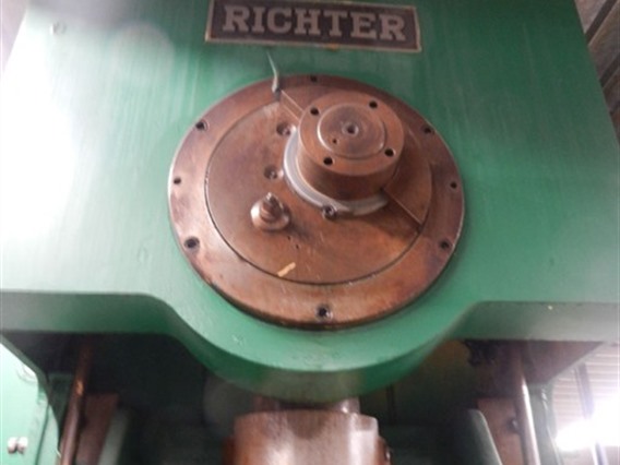Adam richter 150 ton