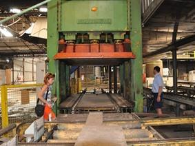 Becker panel press 650 ton, Dubbelkolomspersen