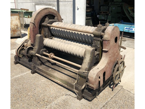Eichener bending roll for corrugated plates