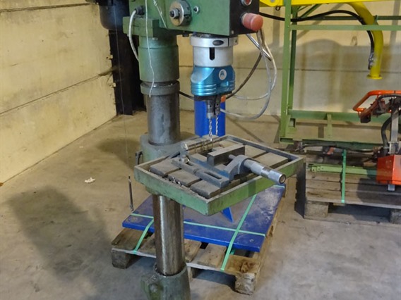 Brown 10 speed drill press