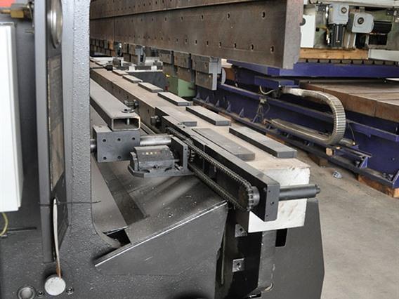 Amada RG 200 ton x 4050 mm