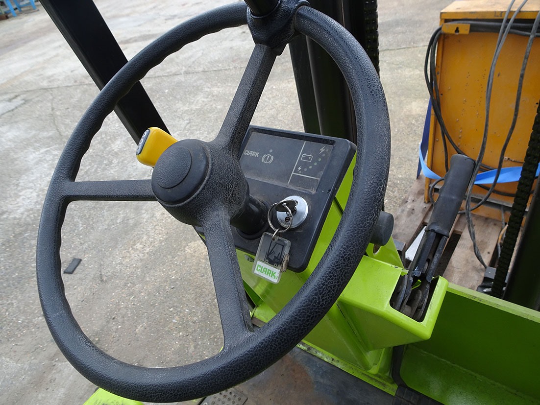 Clark 1,5 ton — Vehicles (lift trucks – loading – cleaning etc) — photo 4
