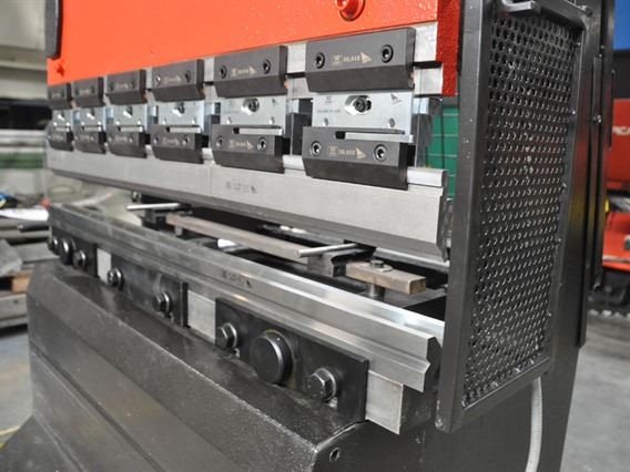 Amada RG 25 ton x 1250 mm