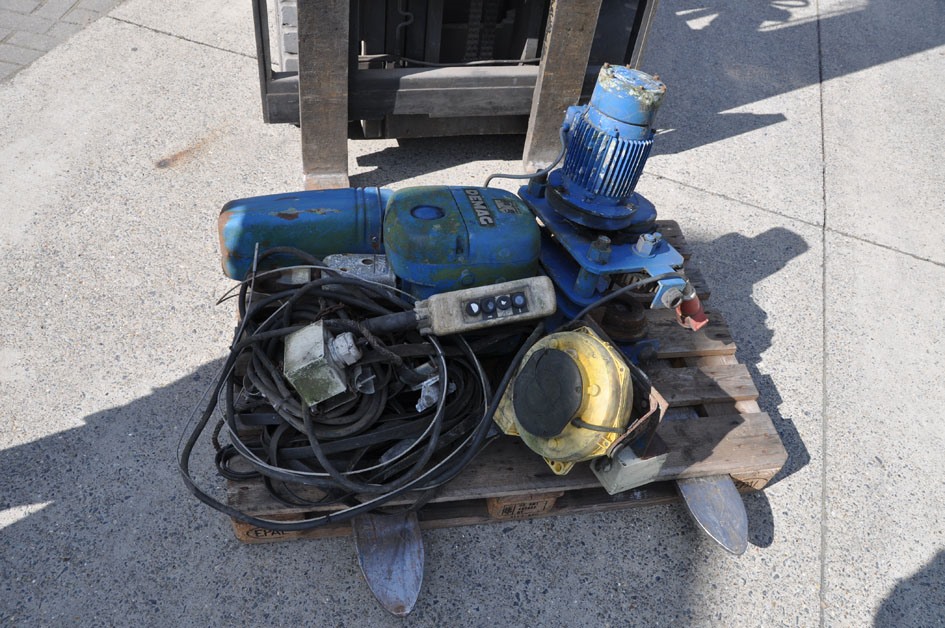 Demag chain hoist 1 ton — Conveyors, Overhead Travelling Crane, Jig Cranes — photo 1