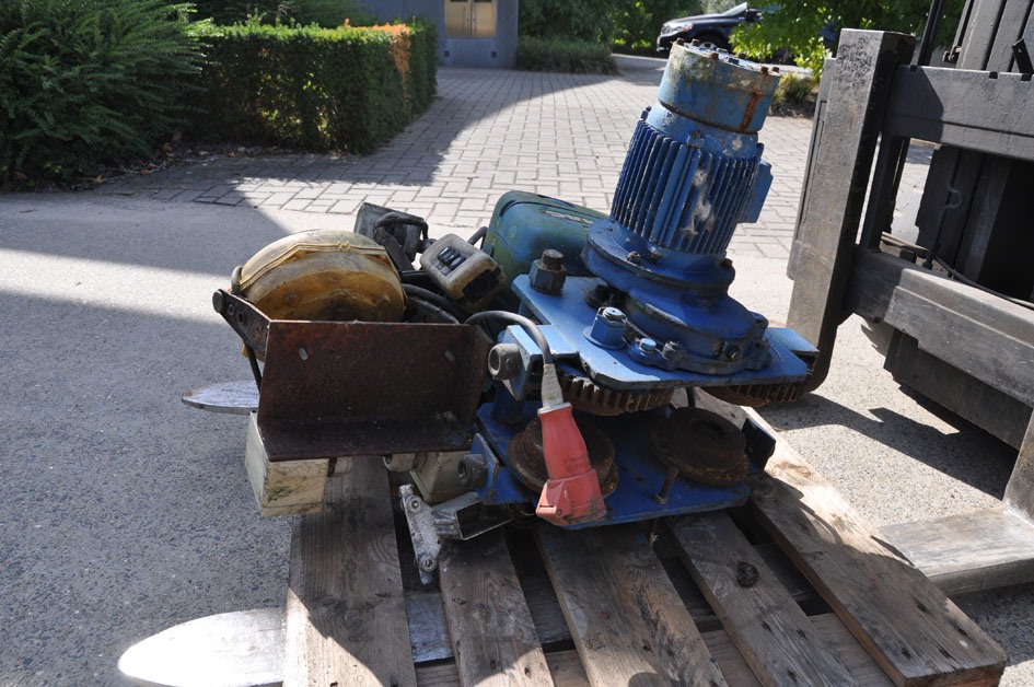 Demag chain hoist 1 ton — Conveyors, Overhead Travelling Crane, Jig Cranes — photo 3