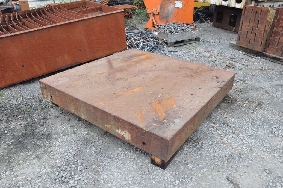 Table 2010 x 2010 x 260 mm — Tables & Floorplates — photo 1