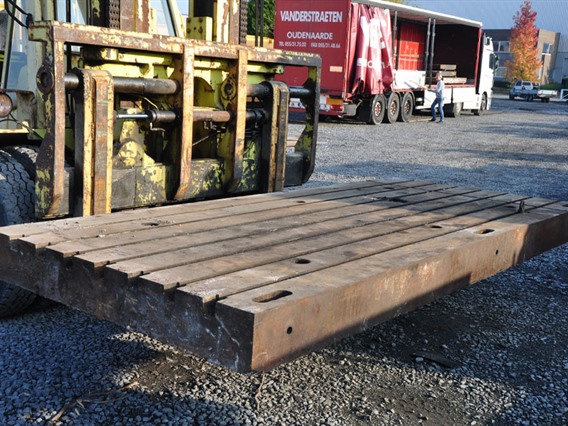 T-slot Table 3500 x 1525 x 215 mm