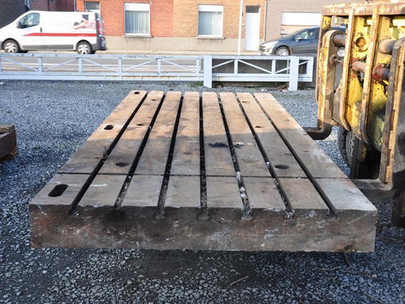 T-slot Table 3500 x 1525 x 215 mm