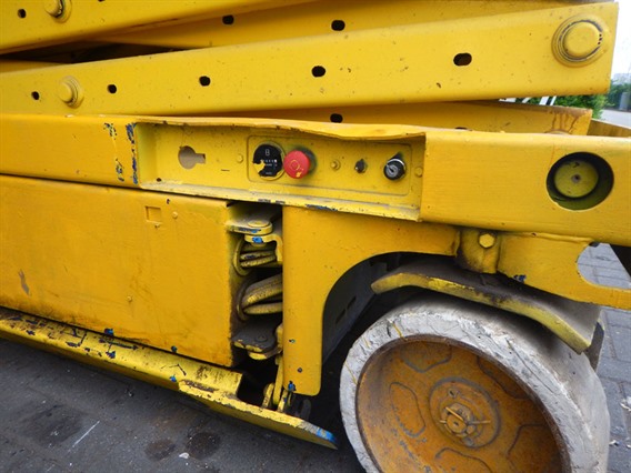 Grove - scissor lift | Vehicles (lift trucks - loading - cleaning etc