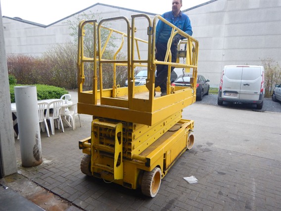 Grove scissor lift