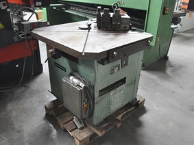 DMF 300 x 6 mm (fixed), Hydraulic corner notcher