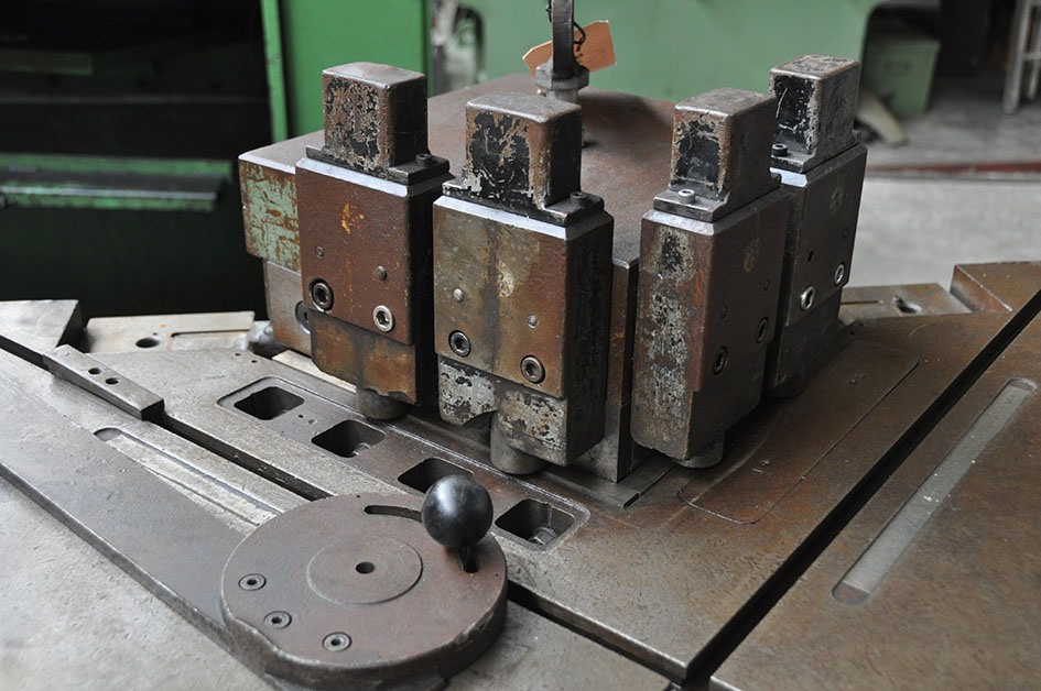 DMF 300 x 6 mm (fixed) — Hydraulic corner notcher — photo 3