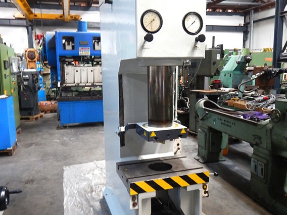 WMW PYE 100 ton