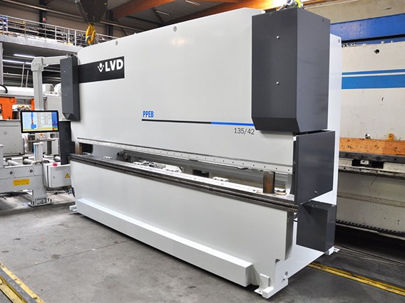 LVD PPEB 135 ton x 4270 mm CNC