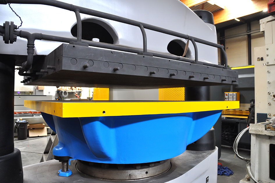 Svit 1000 ton heated press — H-frame presses — photo 5