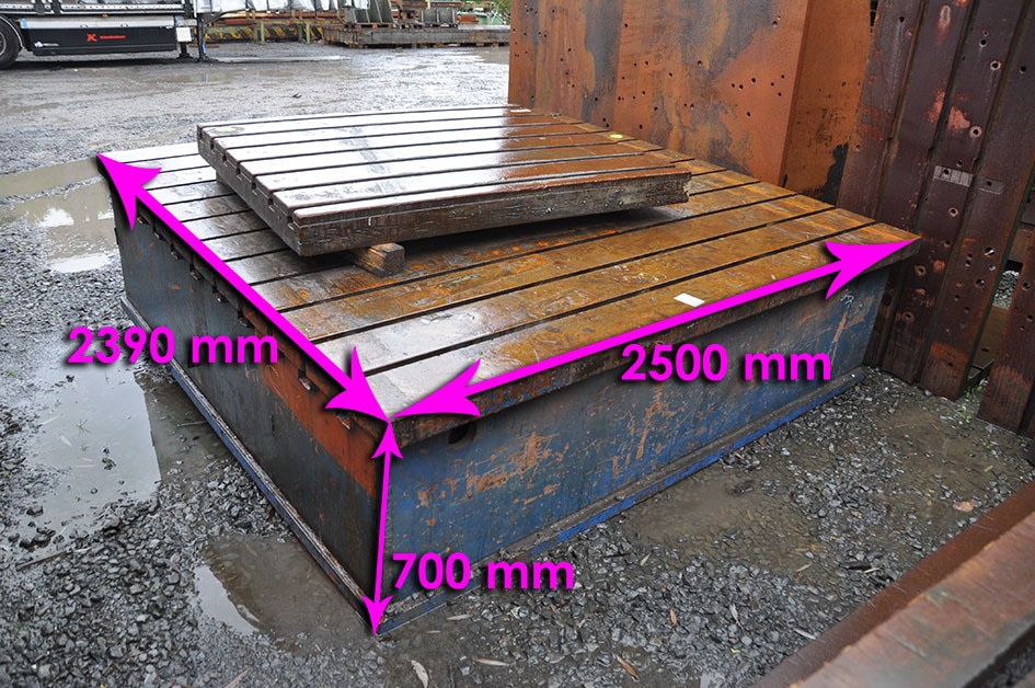 T-slot Table 2500 x 2390 x 700 mm — Tables & Floorplates — photo 1