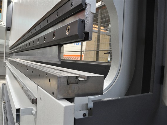 Jean Perrot 250 ton x 4600 mm CNC