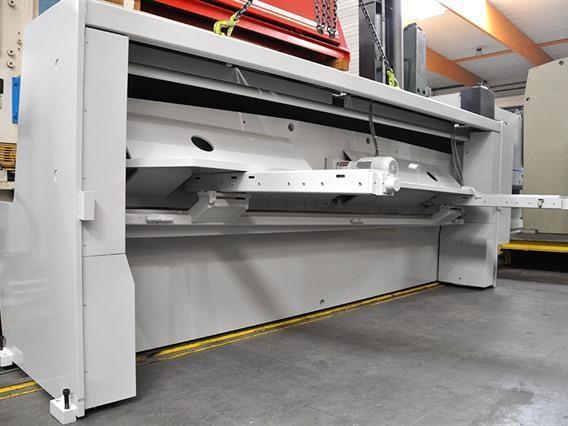 LVD IST-E 4100 x 6 mm CNC