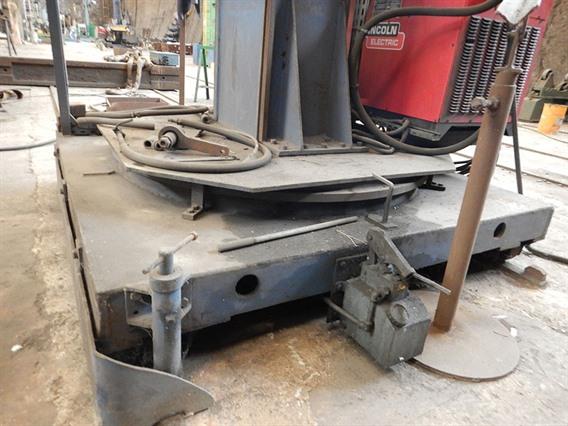 Lincoln Welding crane