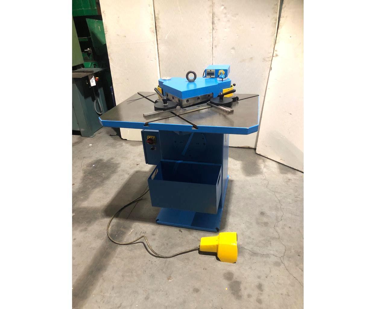 Boschert LB12 K4 225/4 mm — Hydraulic corner notcher — photo 1