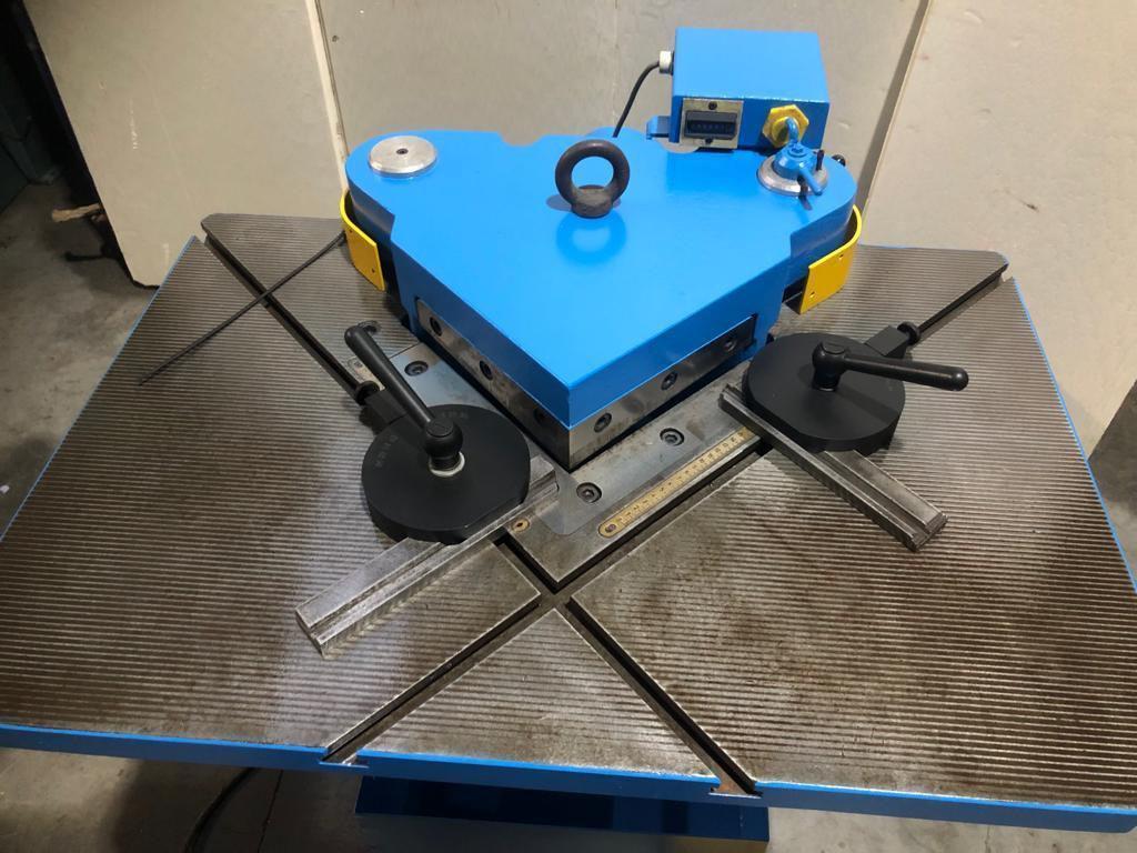 Boschert LB12 K4 225/4 mm — Hydraulic corner notcher — photo 3