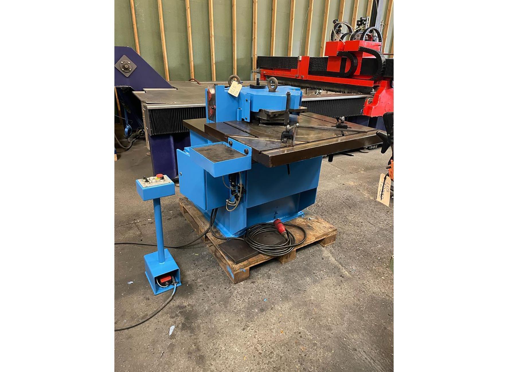 Boschert 200 x 200 x 6 mm (variable) — Hydraulic corner notcher — photo 1