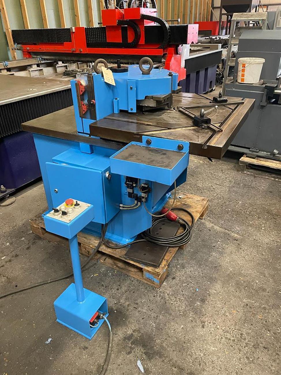 Boschert 200 x 200 x 6 mm (variable) — Hydraulic corner notcher — photo 2