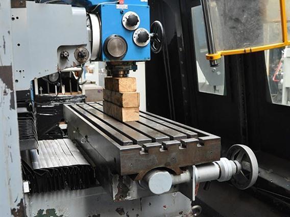 Comu X: 1000 - Y: 500 - Z: 550 mm CNC