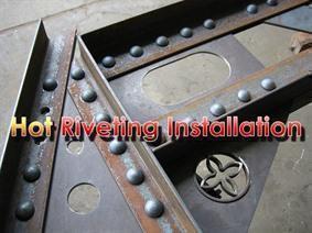 ZM Hot riveting installation, Presse a portale
