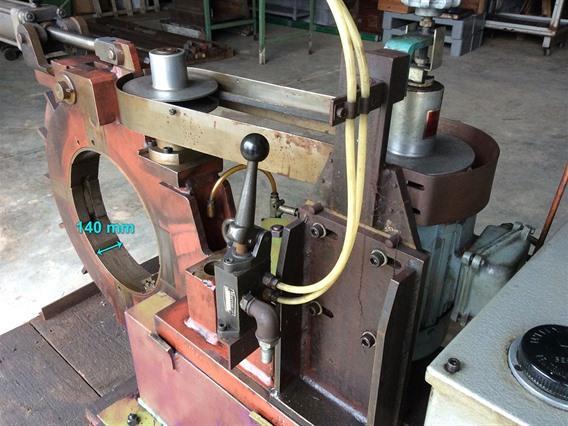 Lathe attachment for reworking crankshafts