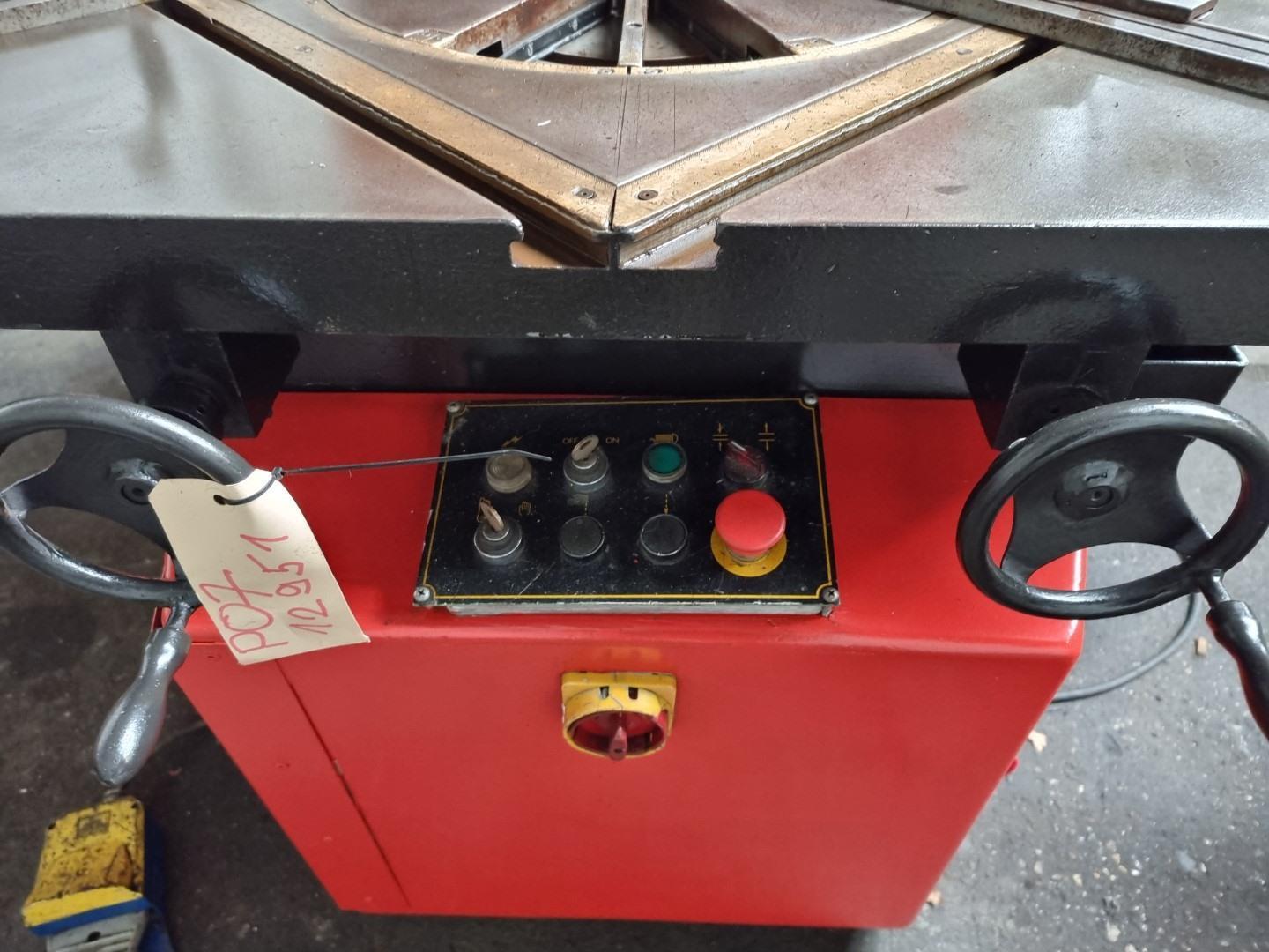 Amada Versa 200 x 6 mm (variable) — Hydraulic corner notcher — photo 4