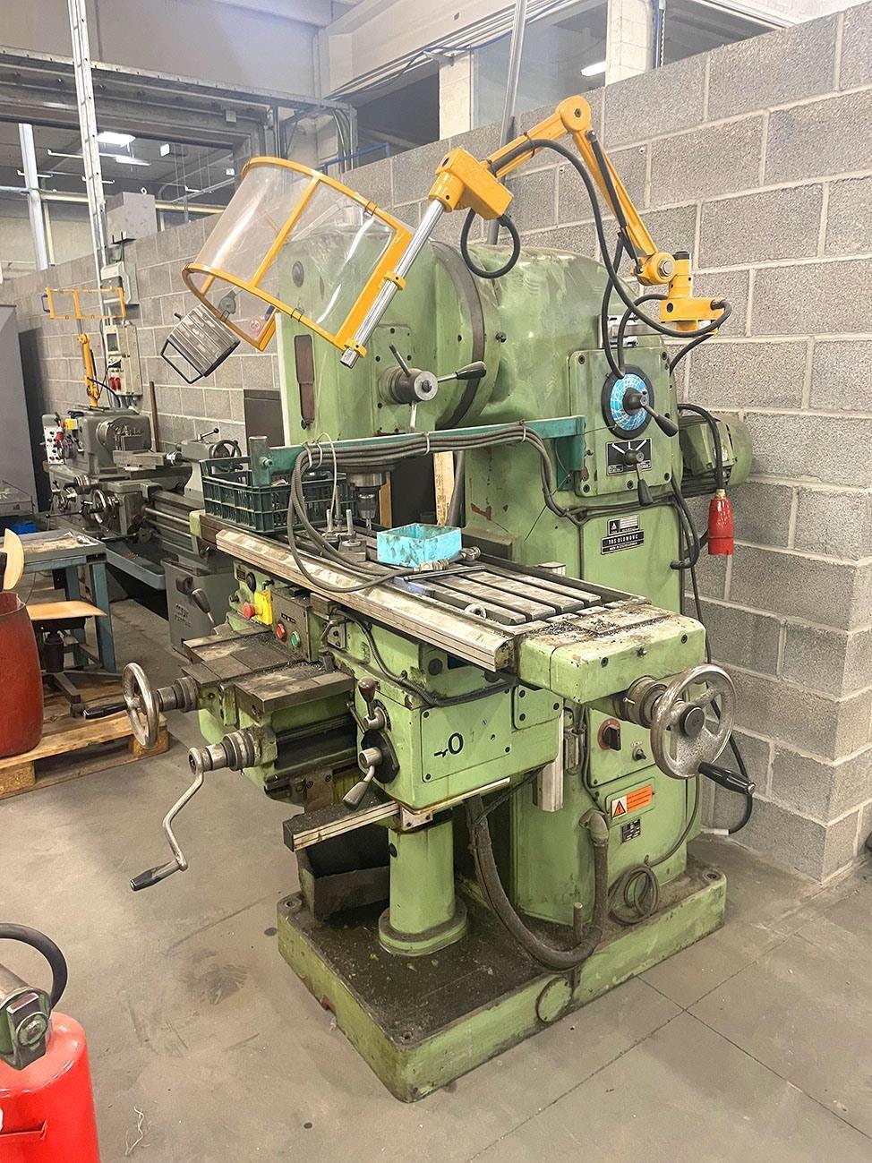 Tos FA3AV X: 890 – Y: 275 – Z: 400mm — Universal Milling machines & CNC — photo 2