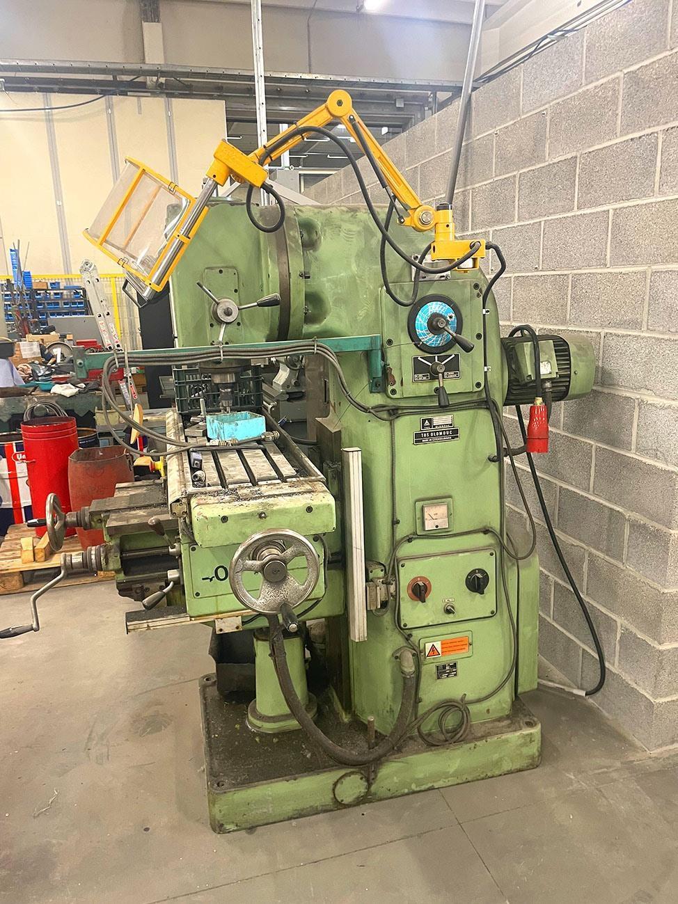 Tos FA3AV X: 890 – Y: 275 – Z: 400mm — Universal Milling machines & CNC — photo 3