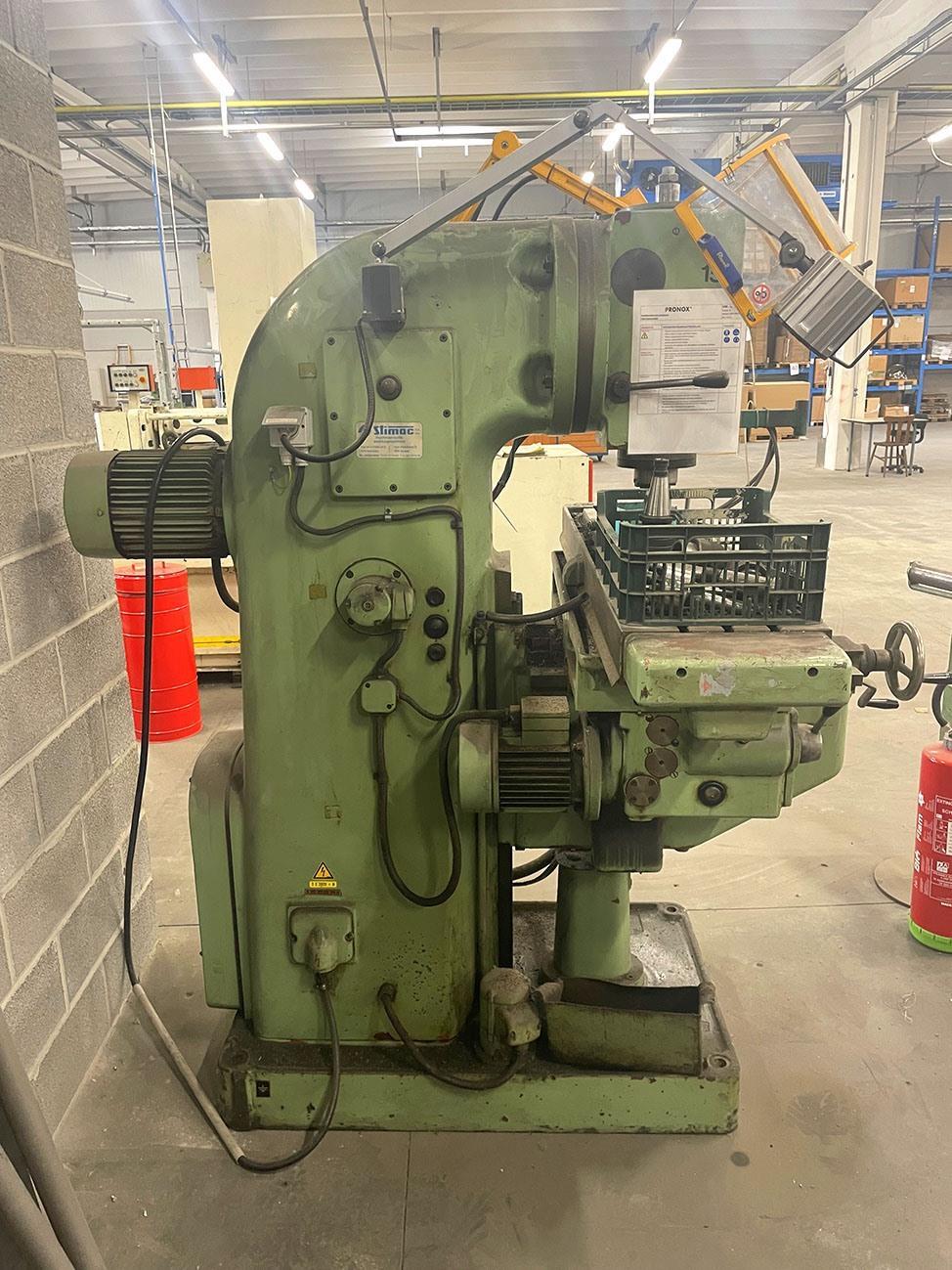Tos FA3AV X: 890 – Y: 275 – Z: 400mm — Universal Milling machines & CNC — photo 4