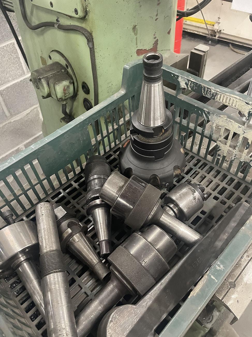 Tos FA3AV X: 890 – Y: 275 – Z: 400mm — Universal Milling machines & CNC — photo 5