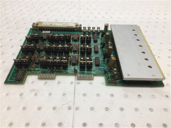 Siemens 6ES5 410-0AA12 (4)-Digital Output Module Circuit B