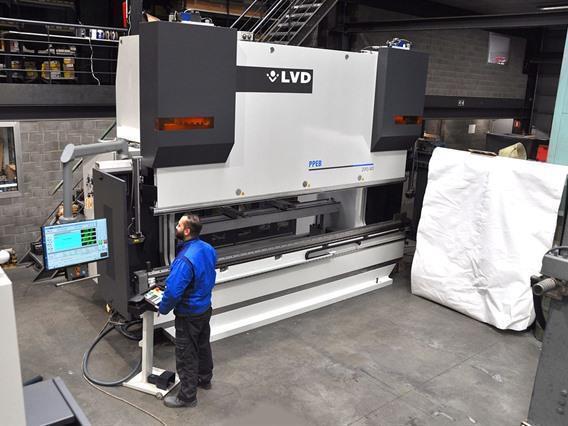 LVD PPEB Turbo 220 ton x 4200 mm CNC