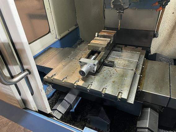 Hyundai SPT-T30 X: 500 - Y: 360 - Z: 300 mm CNC