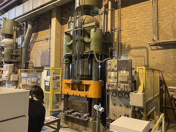 HL 1000 ton 4 column press