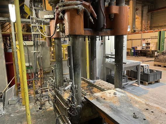 HL 450 ton 4 column press