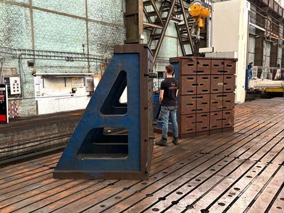 Clamping bracket 2000 x 2000 x 1700 mm