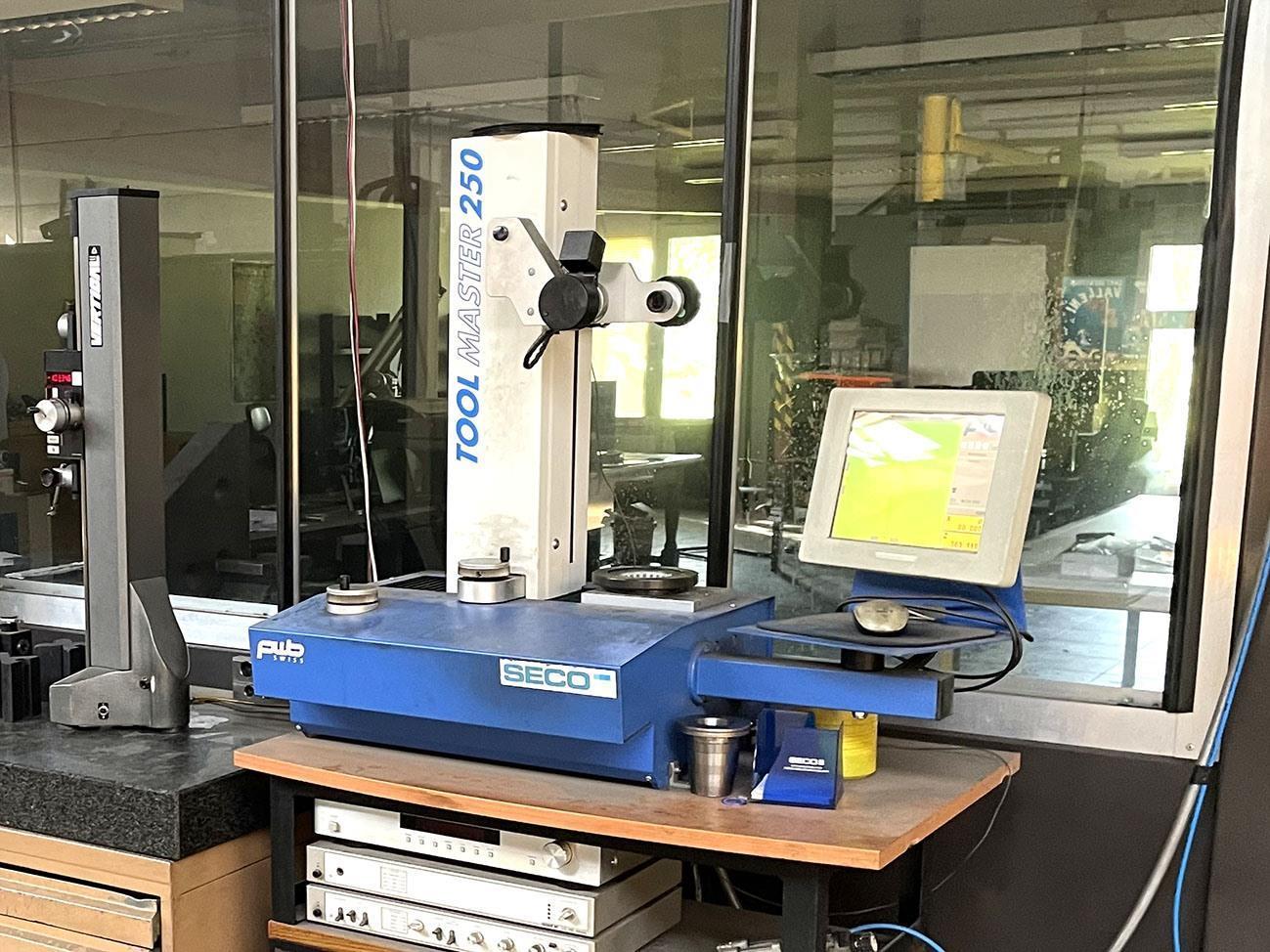 Toolmaster TM250 tool presetter — Vertical digitizing & coordinating measuring Machines — photo 1