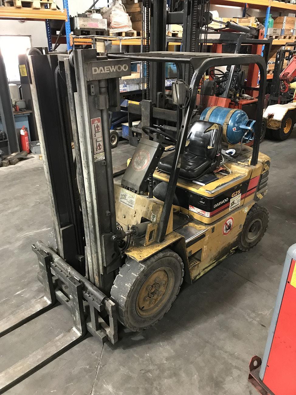 Daewoo 2,5 ton — Vehicles (lift trucks – loading – cleaning etc) — photo 2