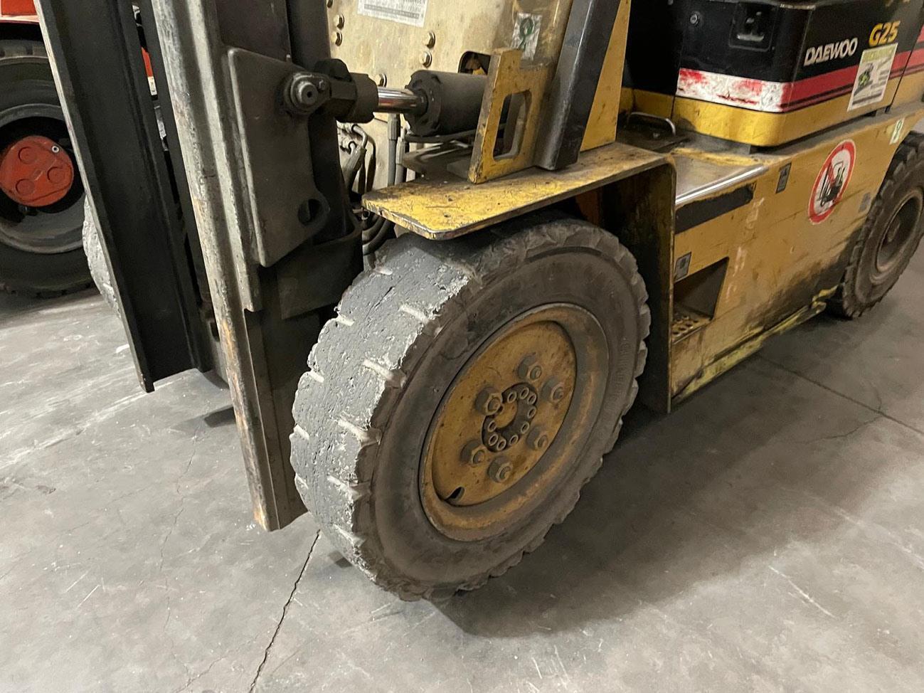 Daewoo 2,5 ton — Vehicles (lift trucks – loading – cleaning etc) — photo 6