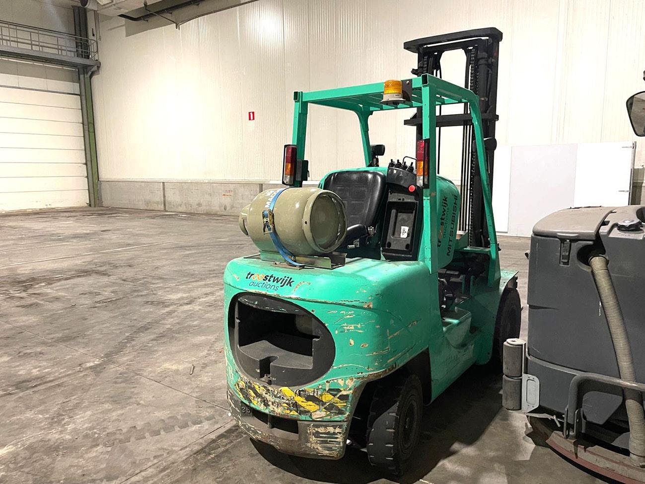 Mitsubishi 3,5 ton — Vehicles (lift trucks – loading – cleaning etc) — photo 6