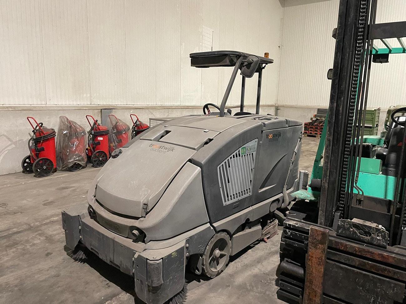 Nilfisk CS7000 sweeper — Vehicles (lift trucks – loading – cleaning etc) — photo 2
