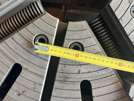 Chucks dia 900 / bore: 250 mm 