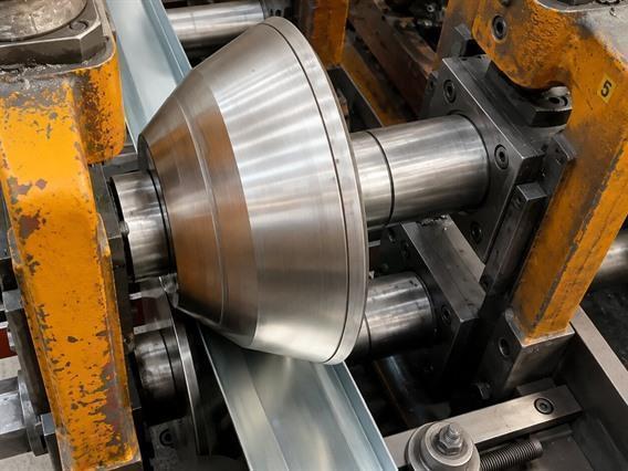 Jidet rollforming line with 7 tool sets sectional gates