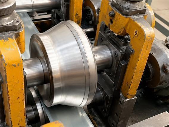 Jidet rollforming line with 7 tool sets sectional gates