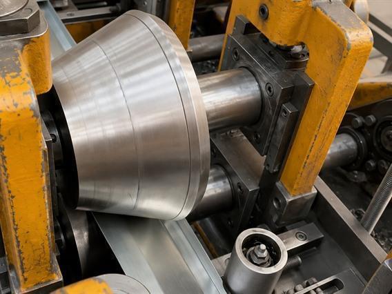 Jidet rollforming line with 7 tool sets sectional gates